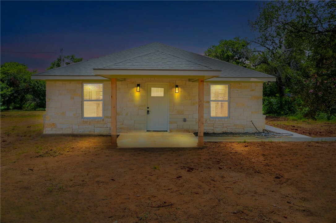 Property Photo:  400 La Clede Street  TX 76705 