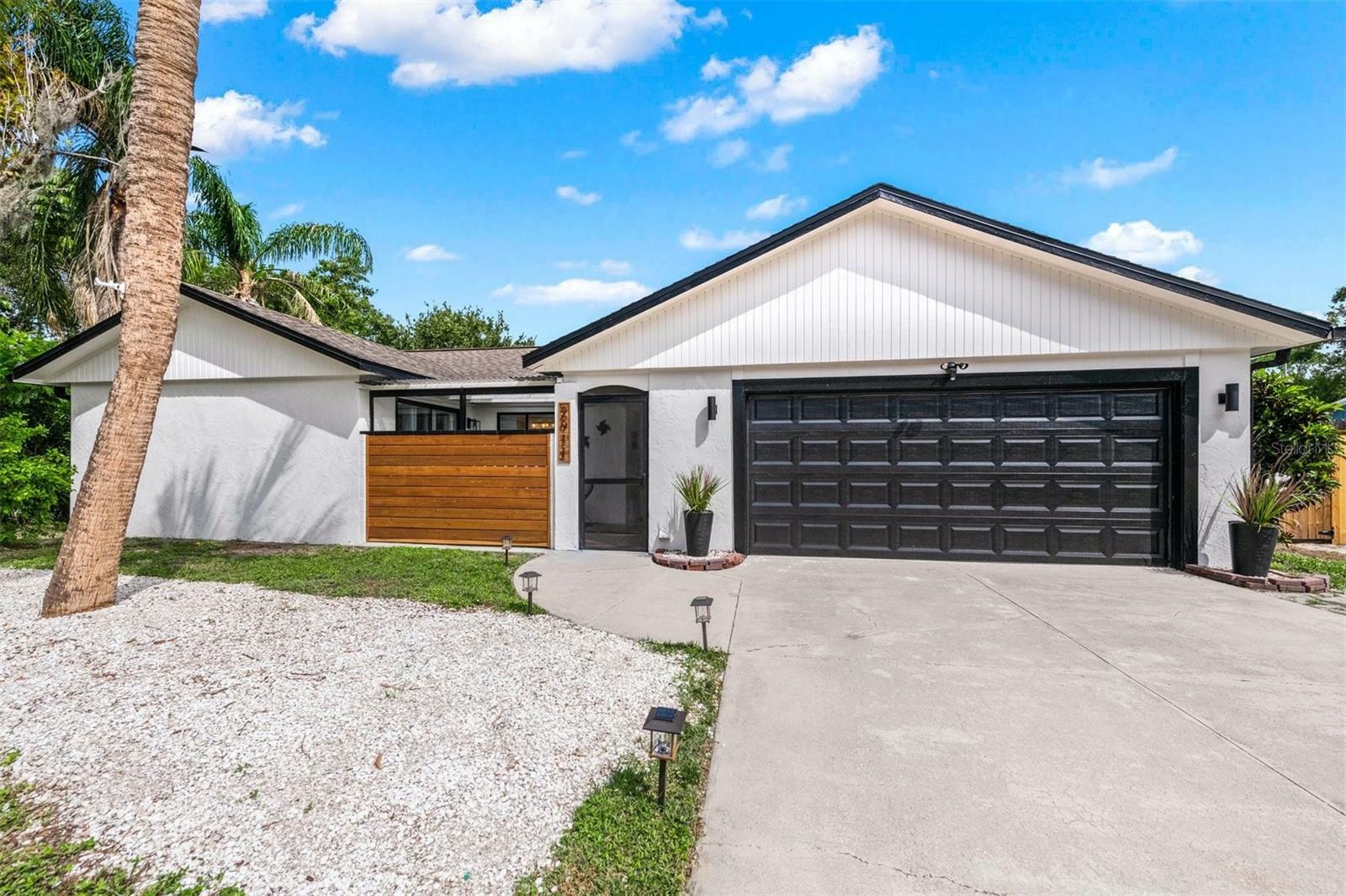 Property Photo:  2911 Woodpine Court  FL 34231 