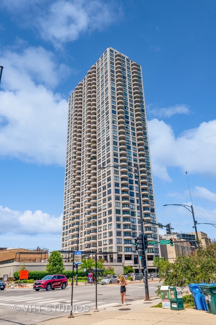 Property Photo: 2020 N Lincoln Park West 9C IL 60614