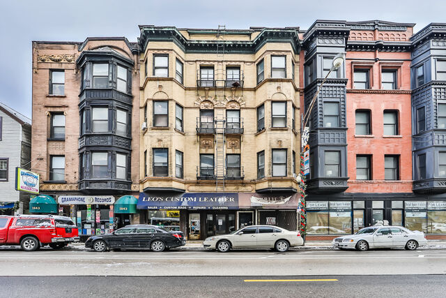 Property Photo: 2841 N Clark Street 2N IL 60657