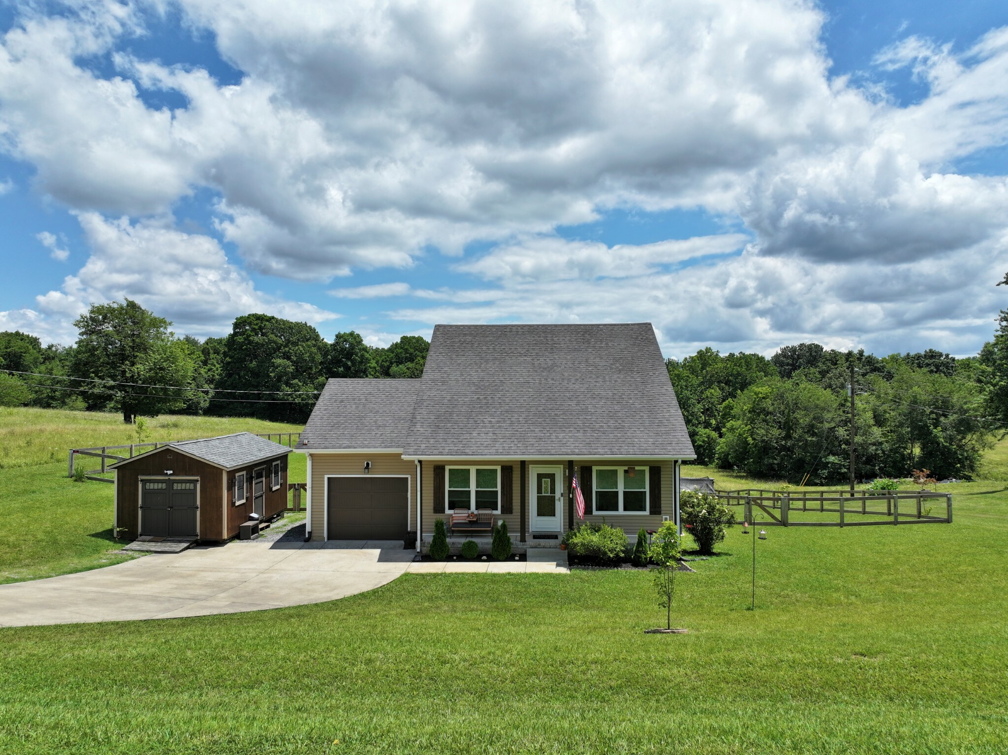 Property Photo:  1621 Hickory Point Rd  TN 37043 