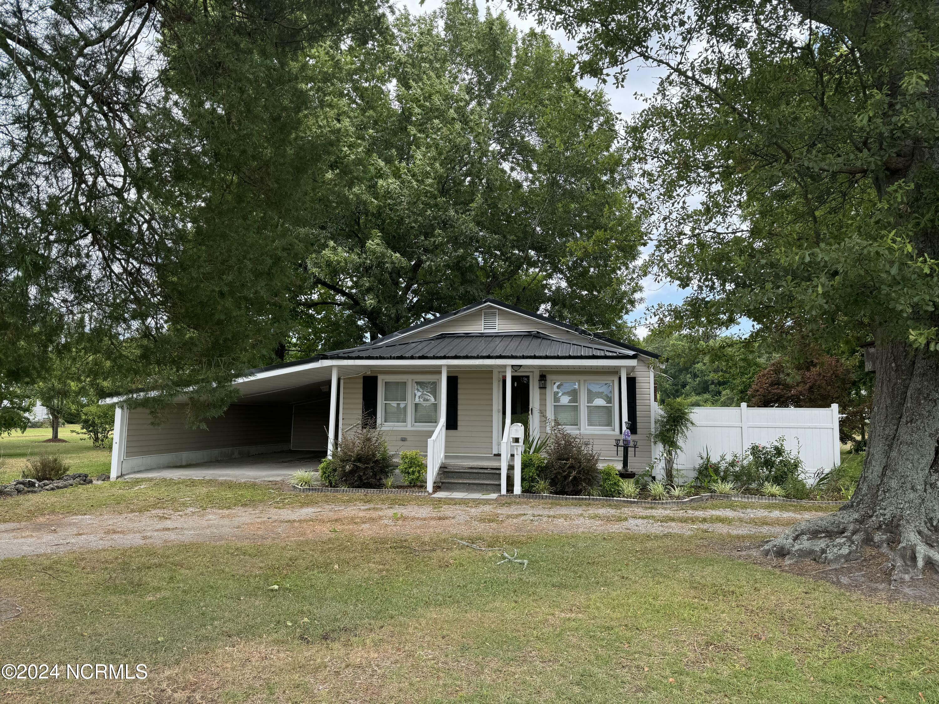 Property Photo:  486 Riggstown Road  NC 28573 