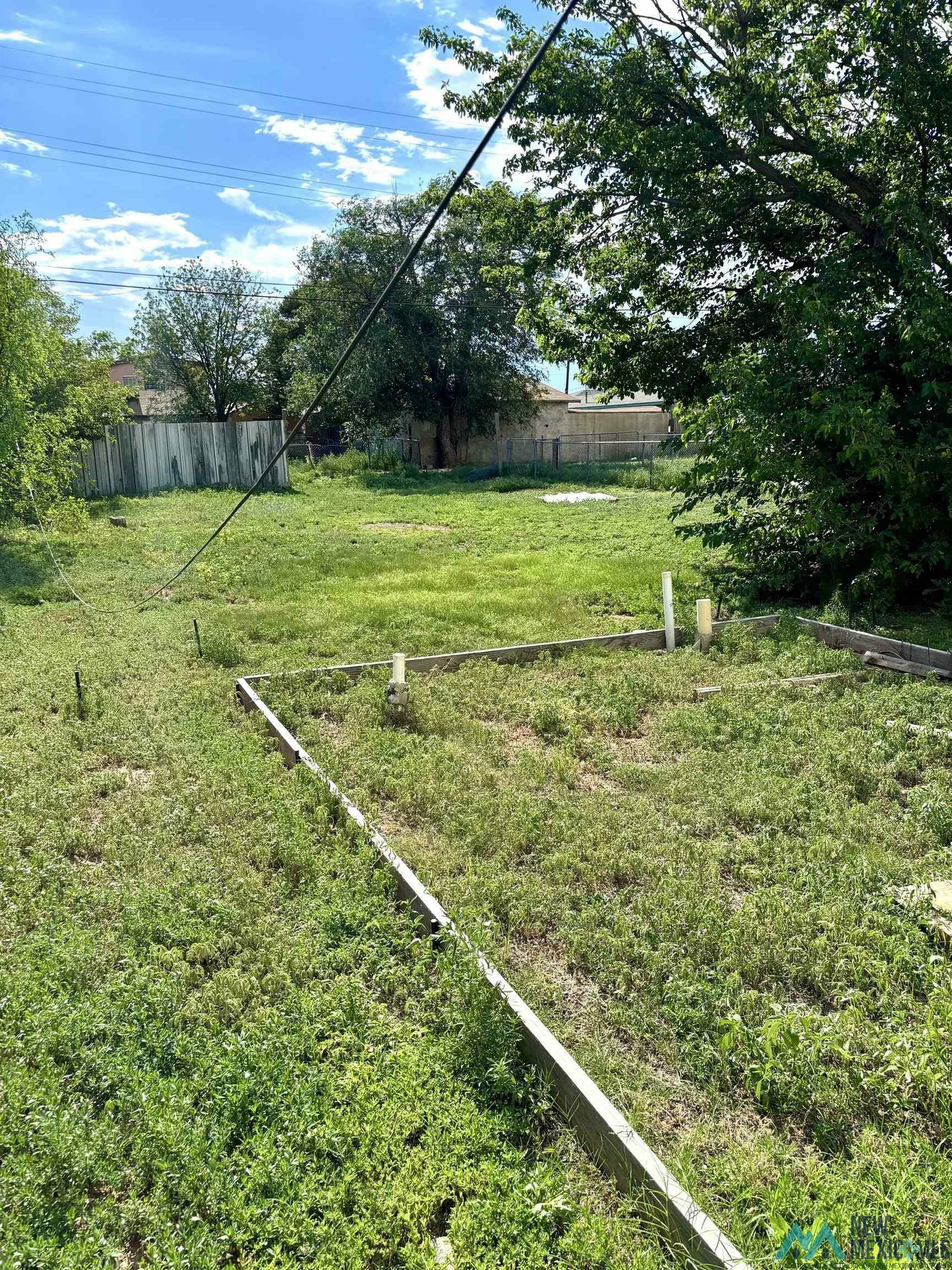 Property Photo:  404 N Oak Street  NM 88101 