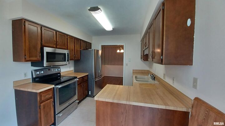 Property Photo: 814 13th Avenue North 1-C IA 52732
