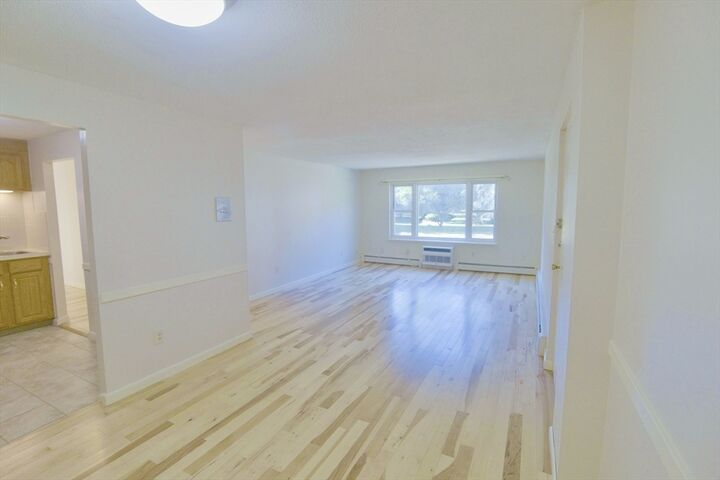 Property Photo:  B1 Colonial Dr 5  MA 01810 