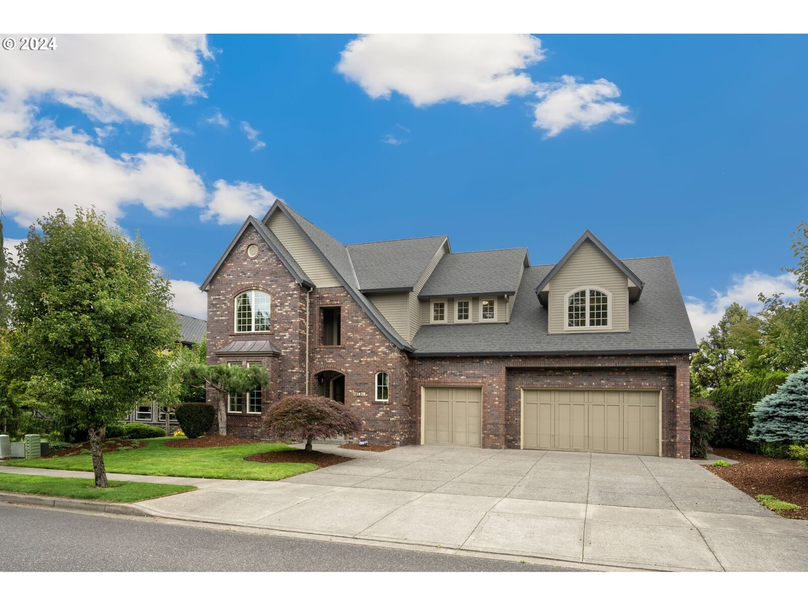 Property Photo:  2825 NW 12th Ave  WA 98607 