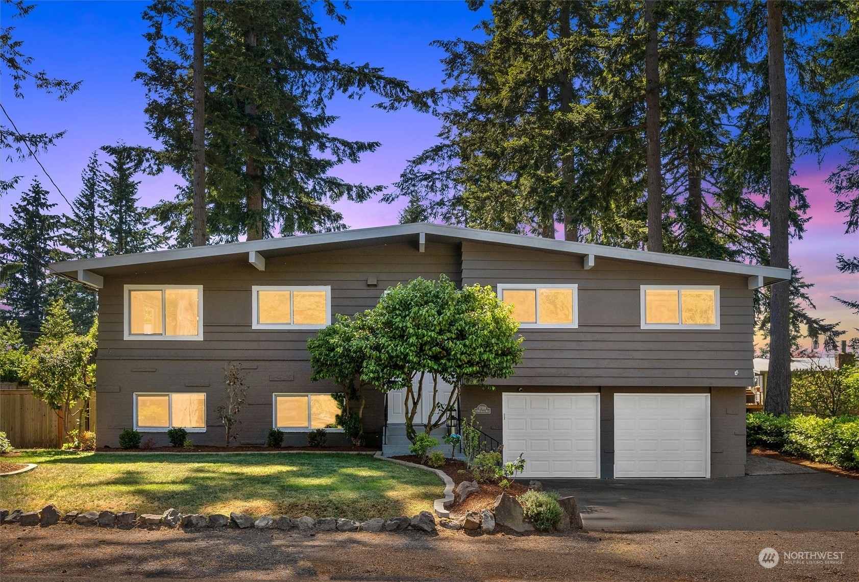 Property Photo:  17318 72nd Avenue W  WA 98026 