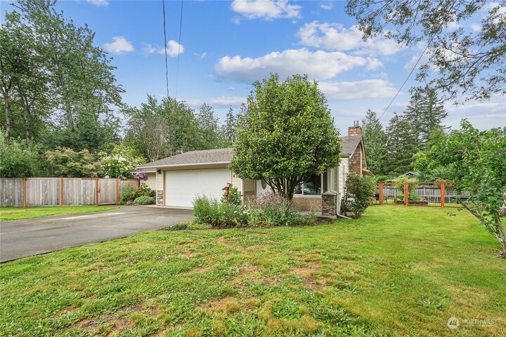 Property Photo:  433 Taylor Place NE  WA 98045 