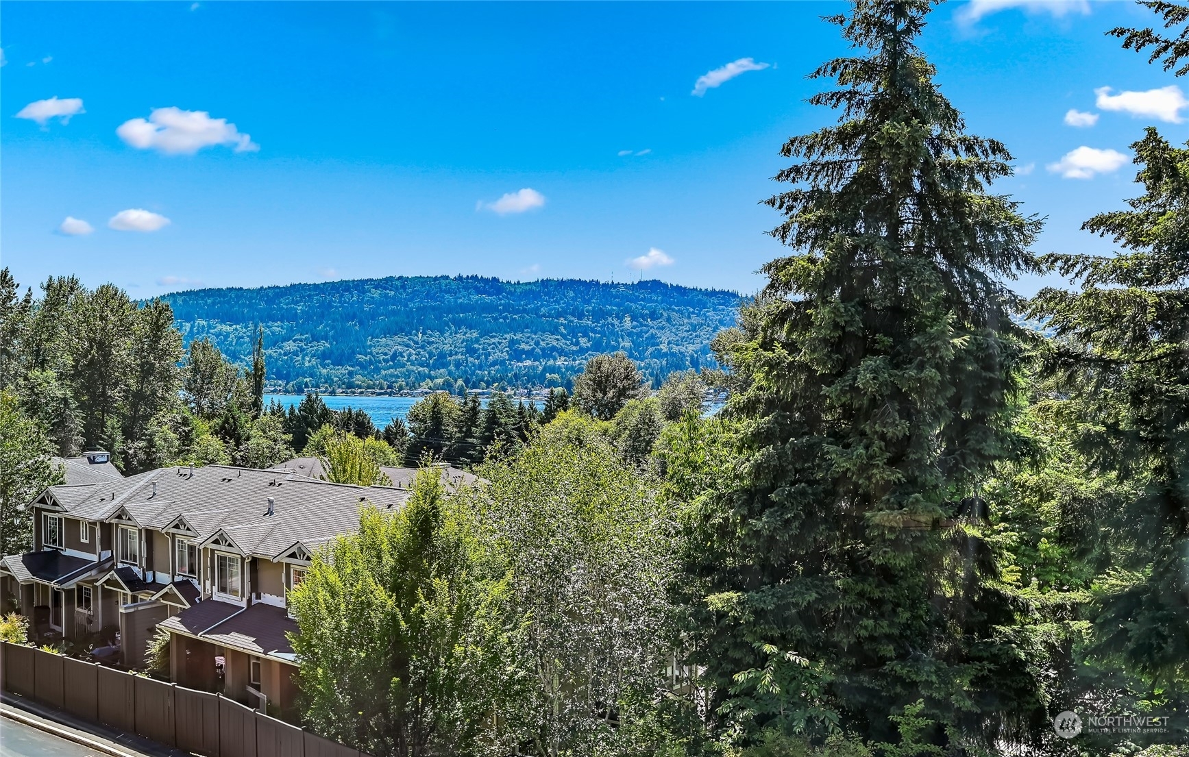 Property Photo: 3500 E Lake Sammamish Parkway SE 6-103 WA 98075