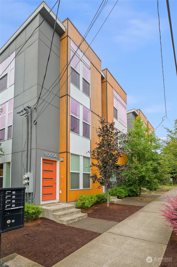 Property Photo:  5005 40th Avenue NE A  WA 98105 