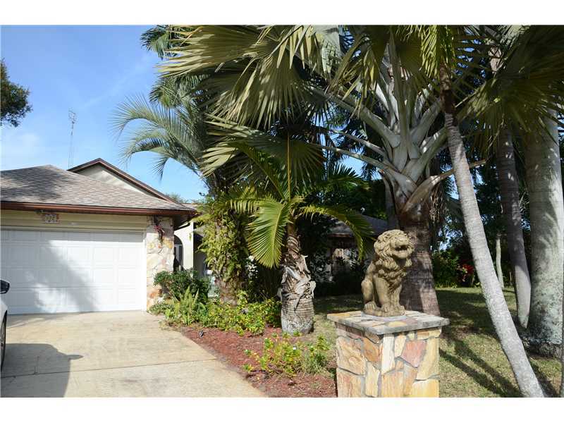 Property Photo:  472 Citrus Avenue  FL 32958 