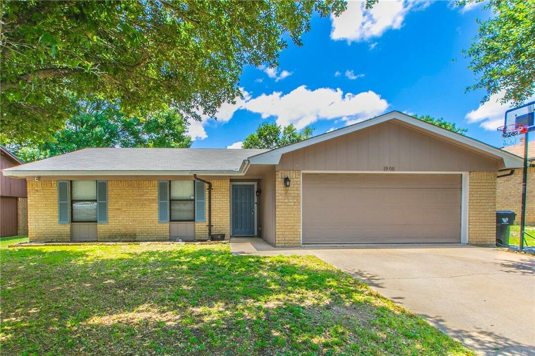 Property Photo:  1905 Skylark Drive  TX 76712 