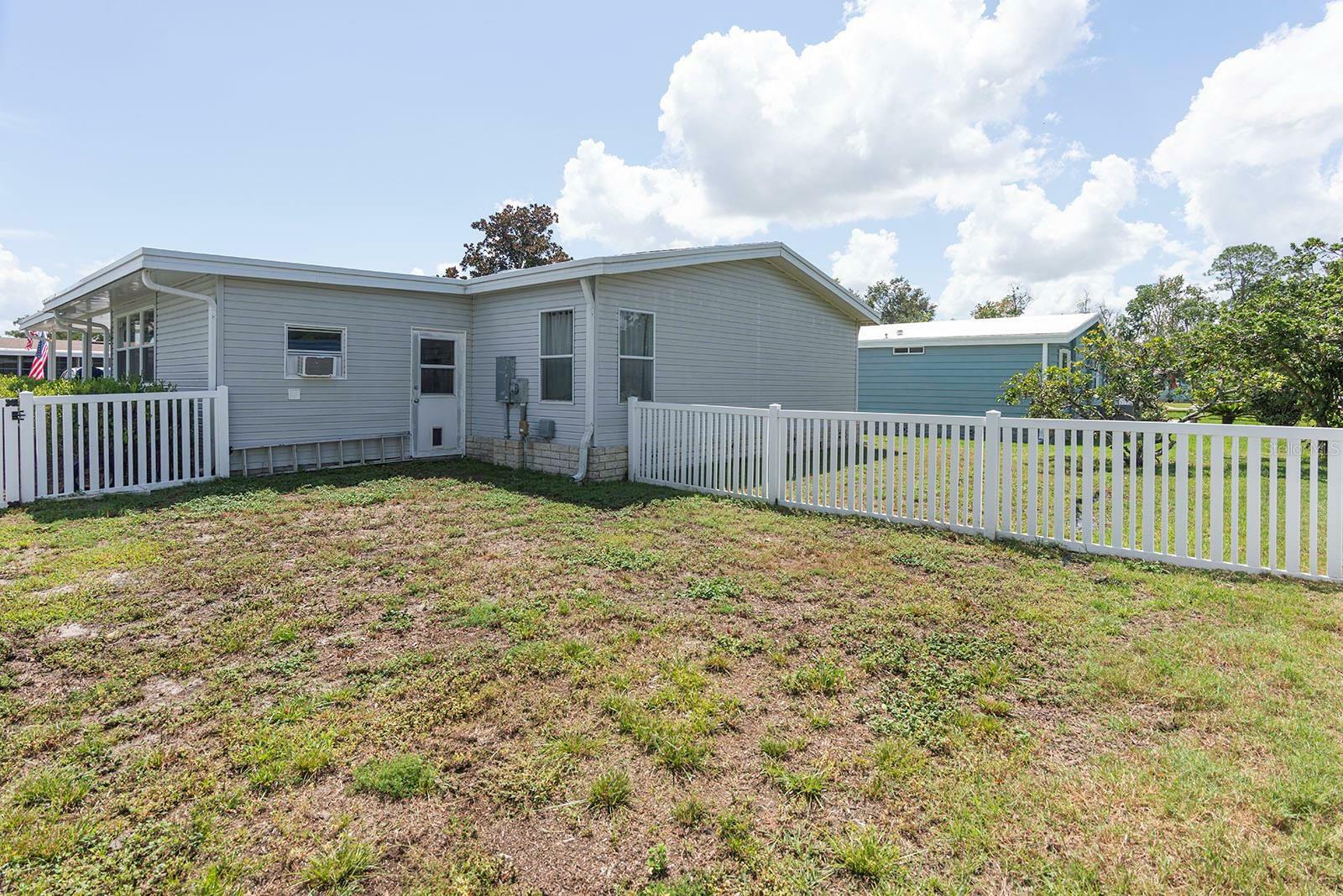 Property Photo:  550 Saint Johns Road  FL 32778 