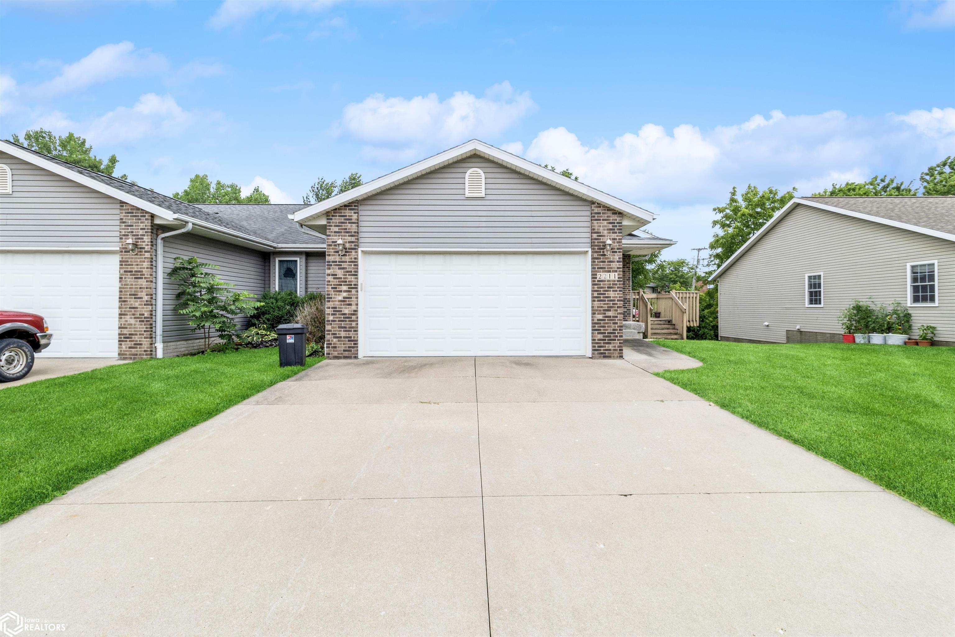 Property Photo: 2211 Dubois Circle IA 50158