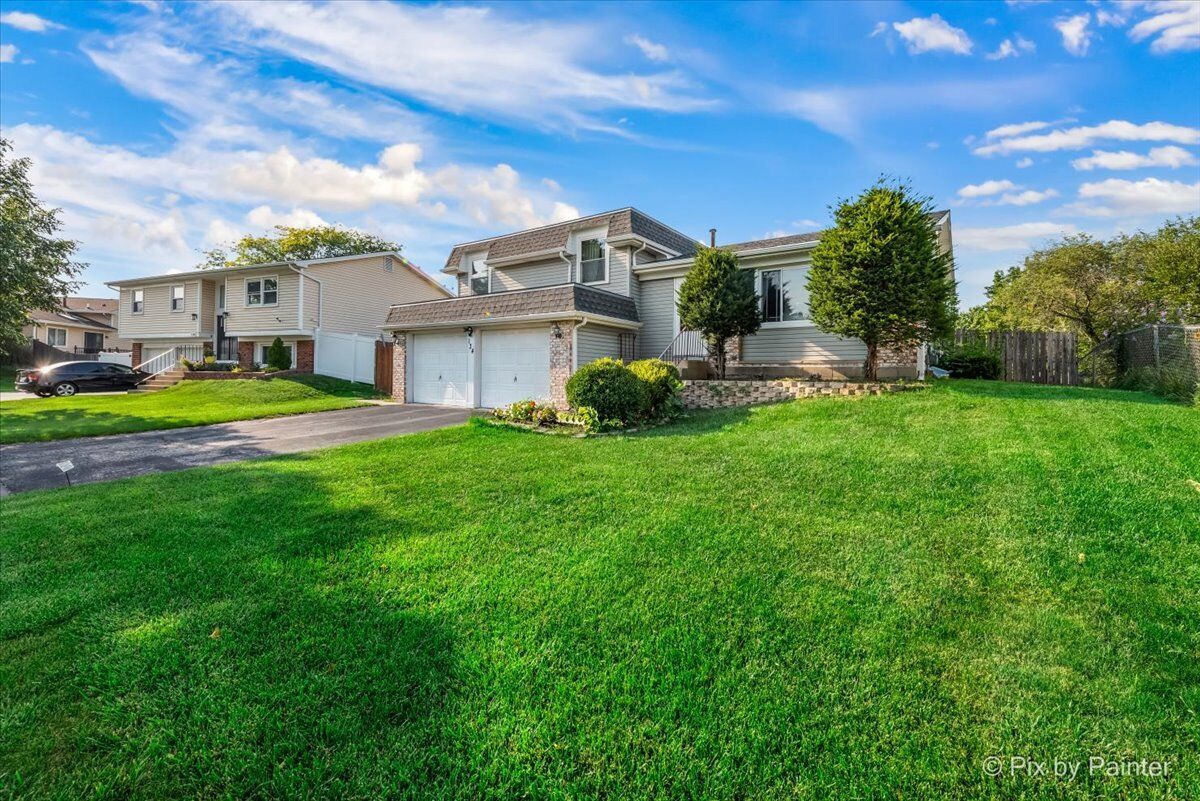 Property Photo: 134 W Schubert Avenue IL 60139