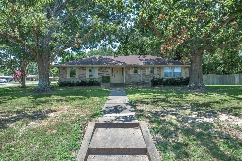 Property Photo:  439 W Main Street  TX 75790 