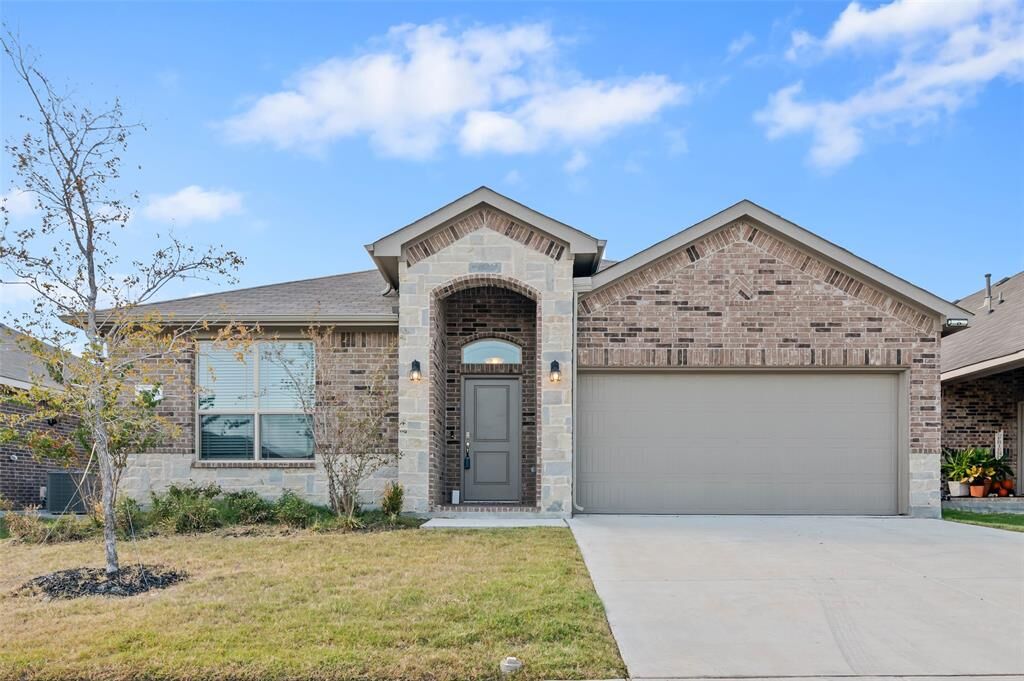 Property Photo:  15713 Euston Terrace  TX 76247 
