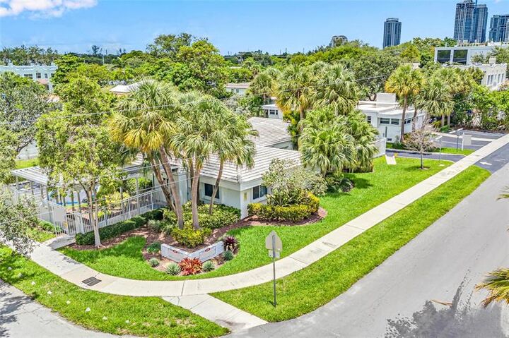 Property Photo:  1225 SE 2nd Ave  FL 33316 