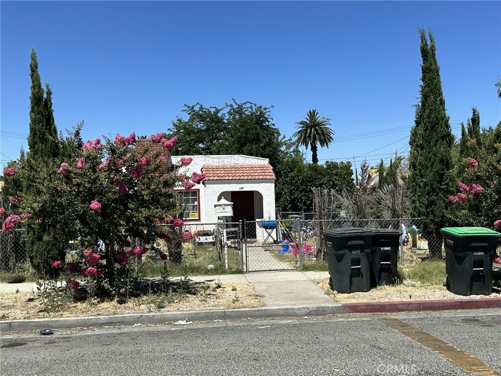 Property Photo:  439 N Santa Fe Street  CA 92543 