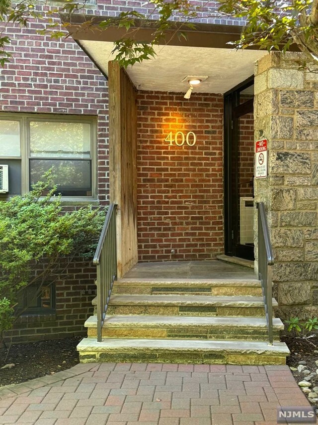 Property Photo:  400 Park Place 2C  NJ 07024 