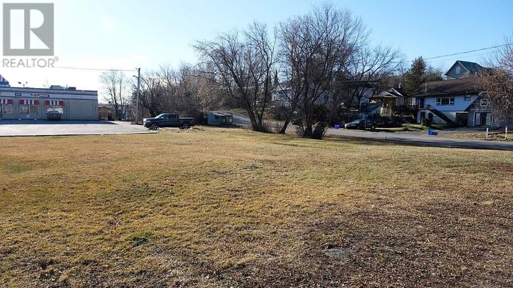 Property Photo:  923 Highway 17 East  ON P9N 1L9 