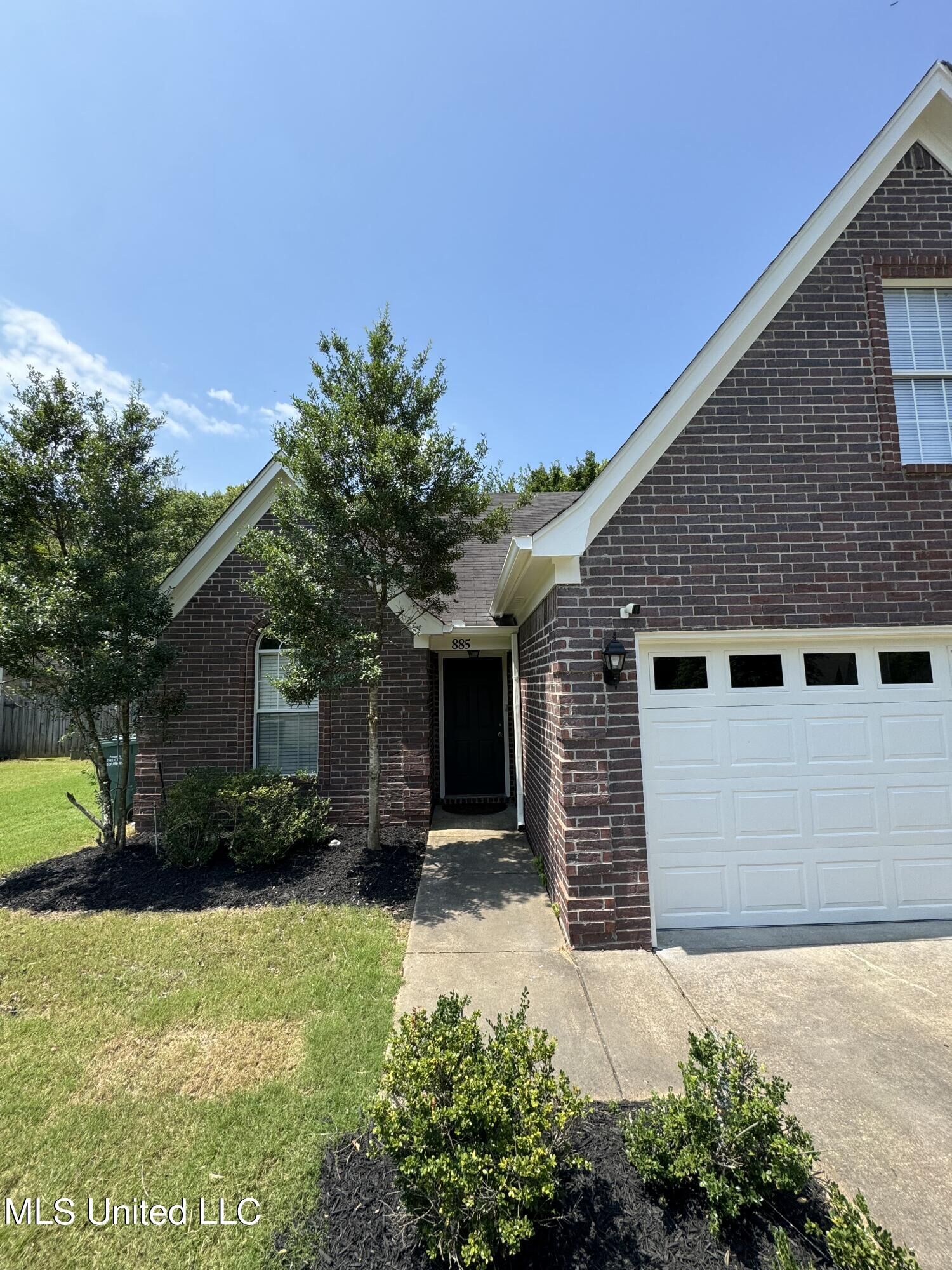 Property Photo: 885 Galyon Drive MS 38671