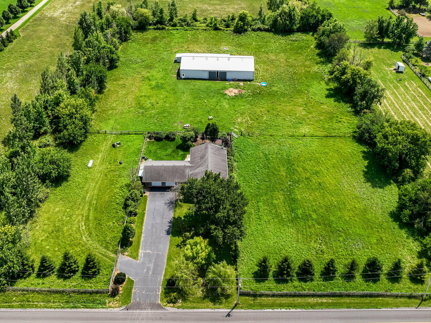 Property Photo: 44W601 Ellithorpe Road IL 60140
