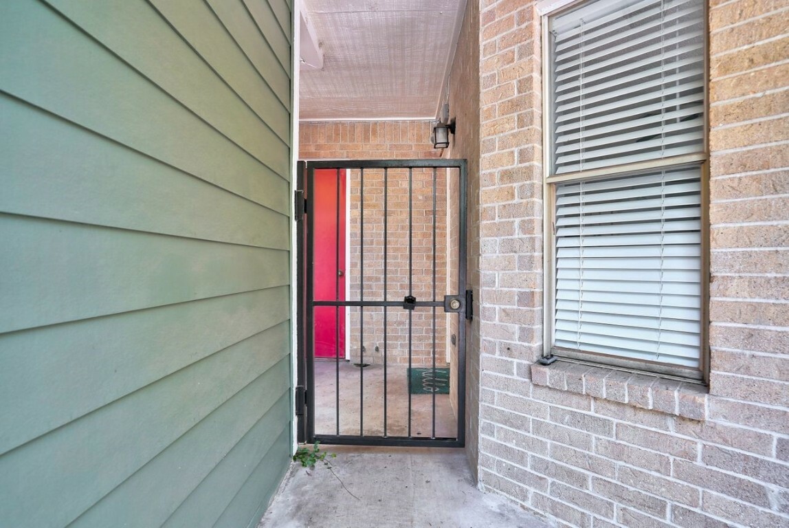 Property Photo:  2104 Cullen Avenue 7-110  TX 78757 