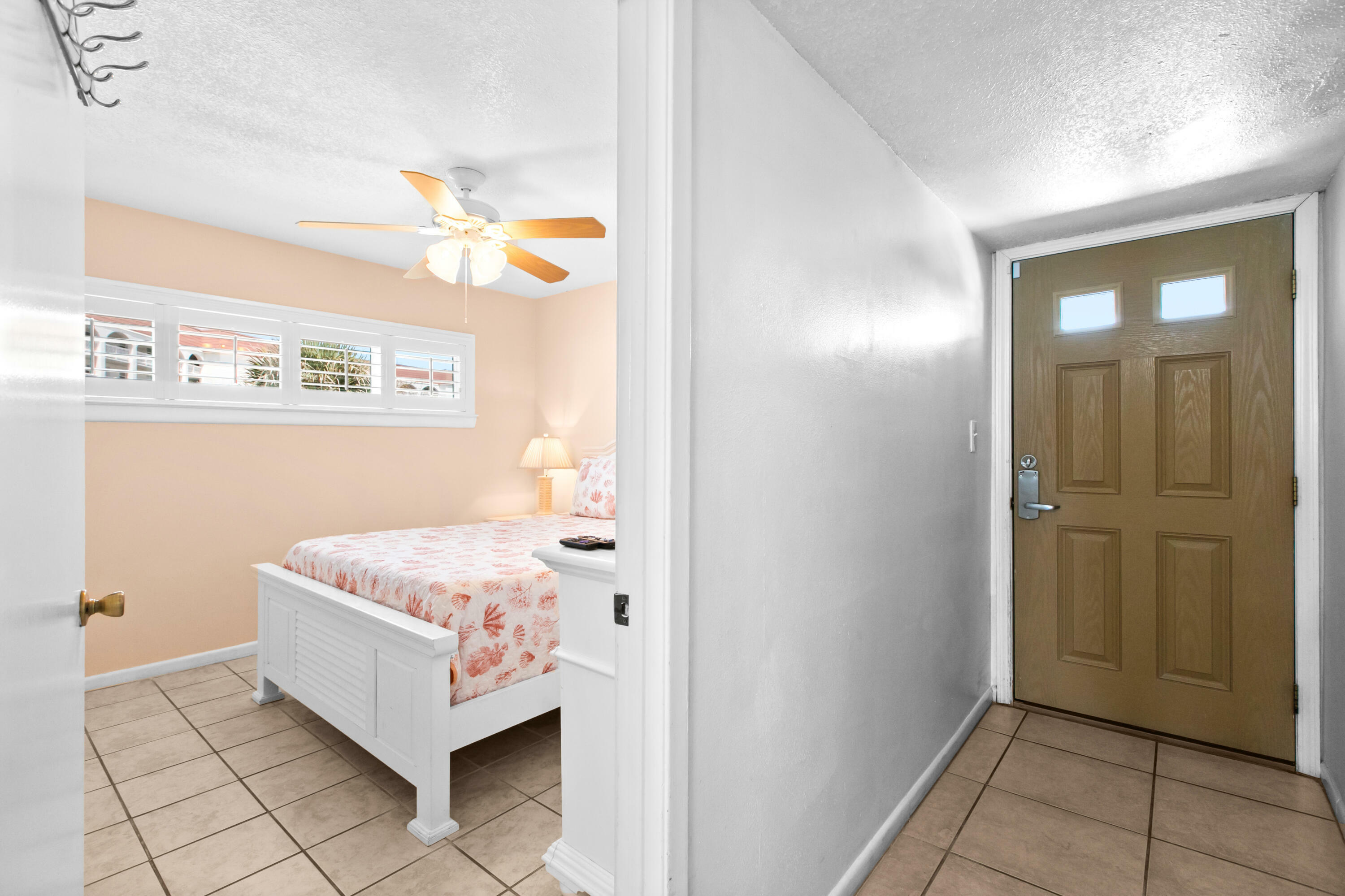 Property Photo:  925 Whelk Court Apt 7  FL 32548 