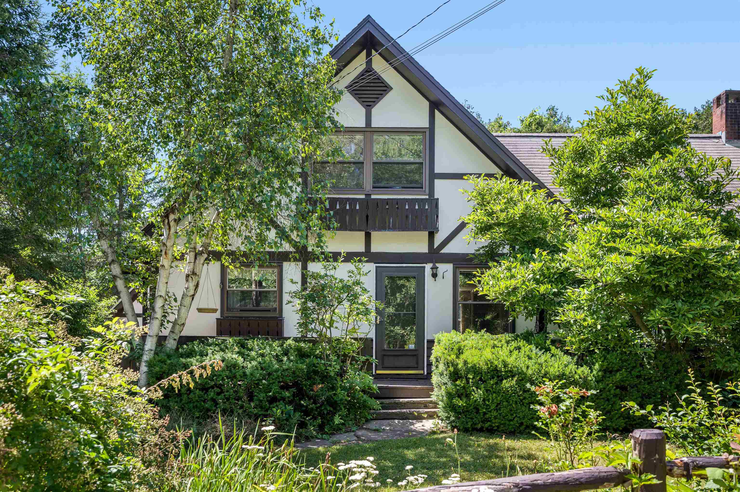 Property Photo: 6 Edgewood Avenue VT 05641