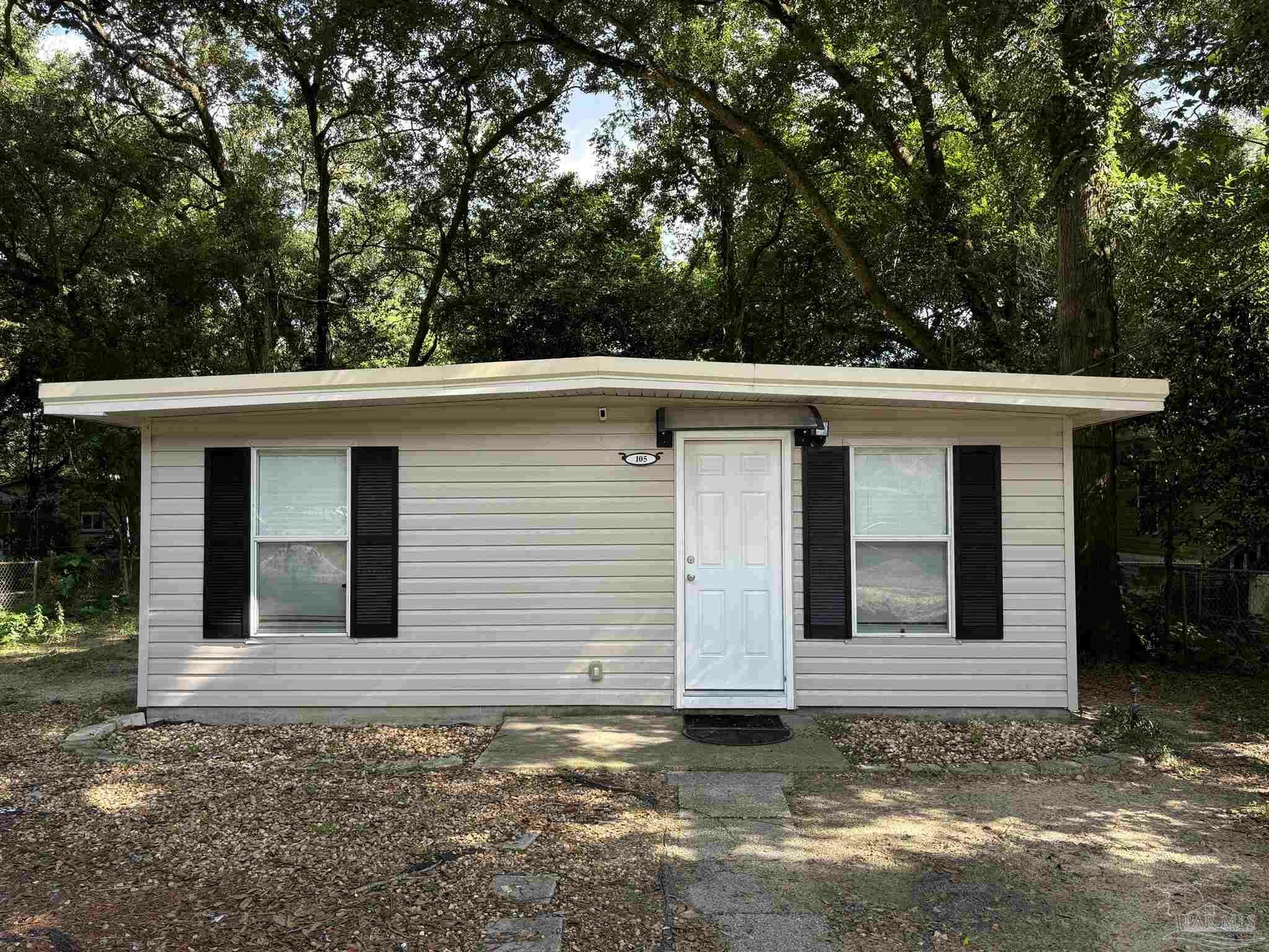 Property Photo:  105 Lenox Pkwy  FL 32505 