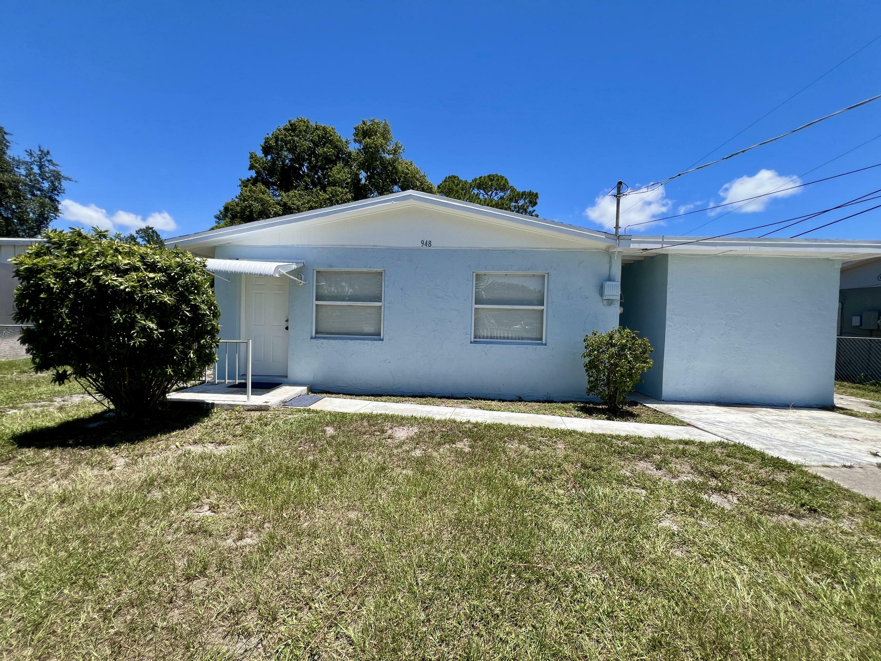 Property Photo:  948 Kanner Drive  FL 34982 