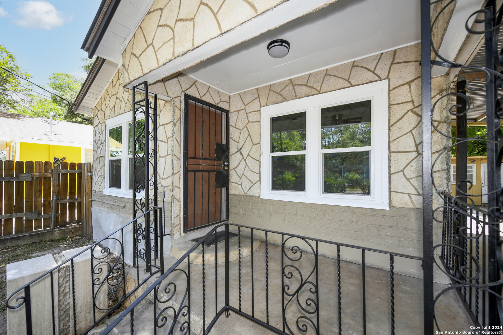 Property Photo:  347 Madero St  TX 78207 