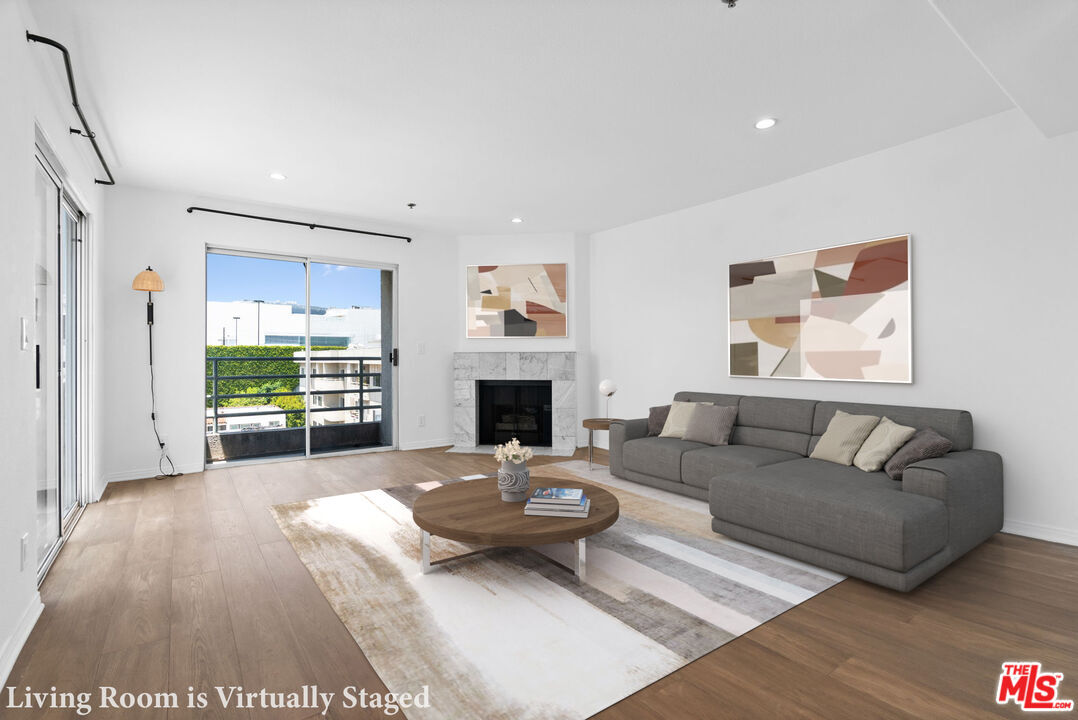 Property Photo:  
