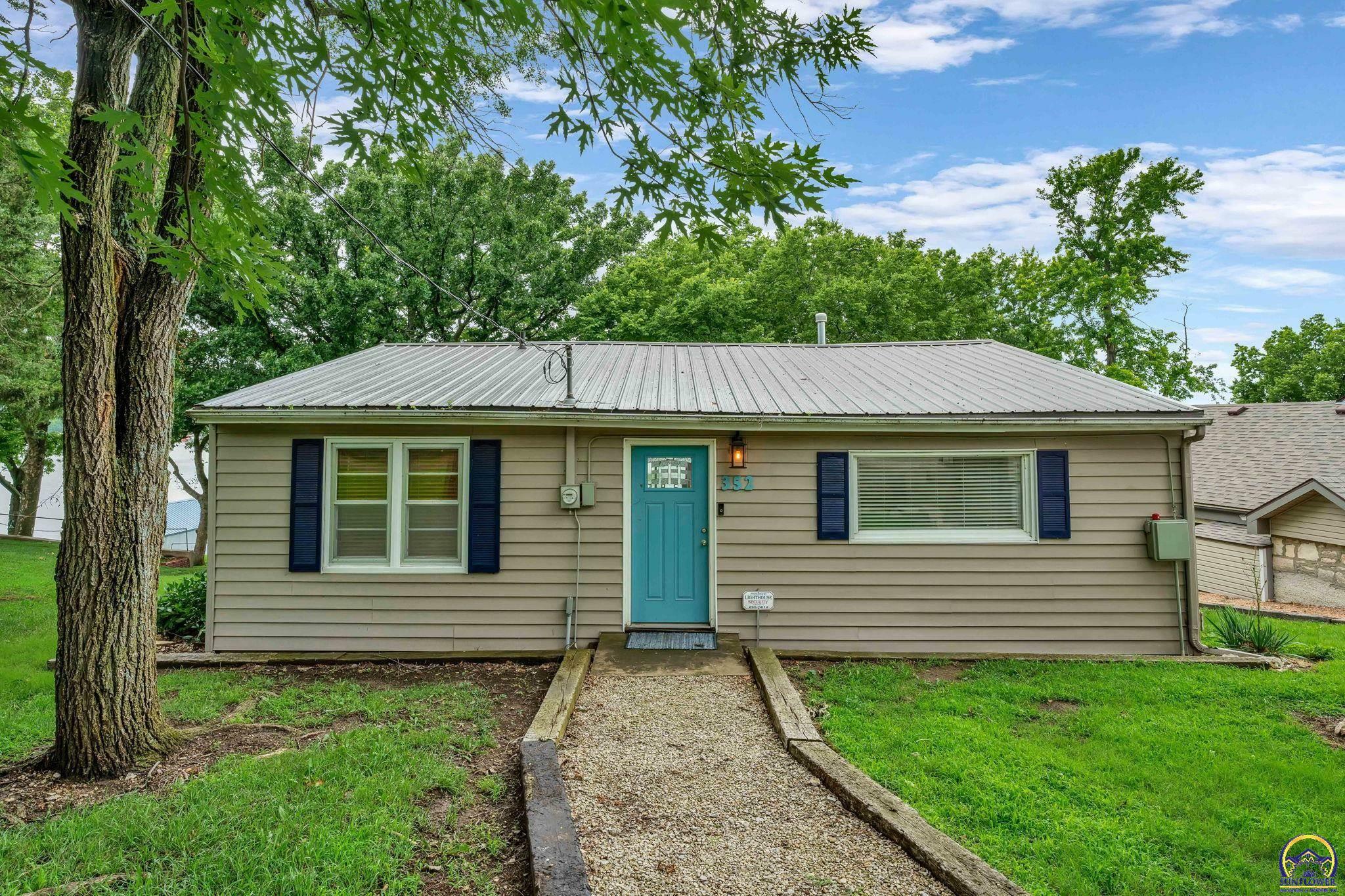 Property Photo:  352 Lakeshore Dr  KS 66401 