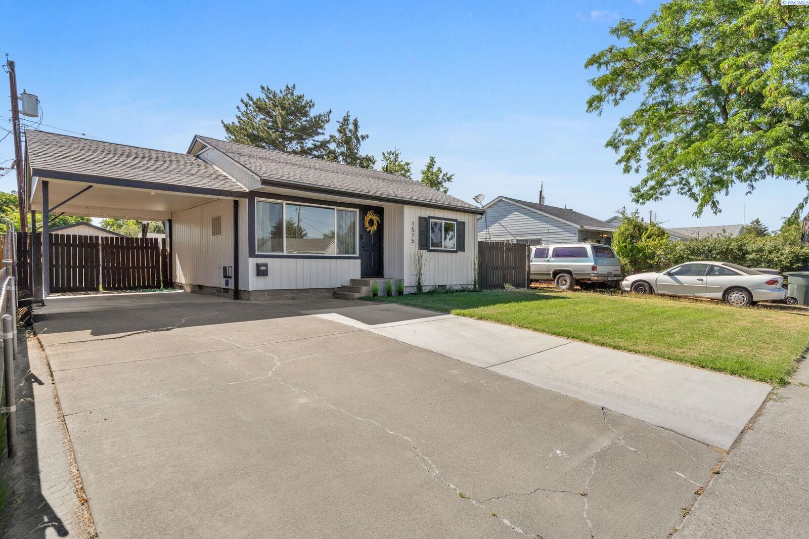 Property Photo:  1515 Perkins Ave  WA 99354 