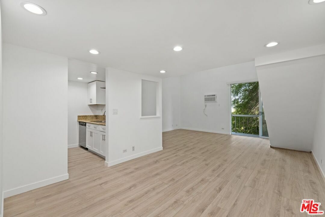 Property Photo:  1440   Veteran Ave 554  CA 90024 