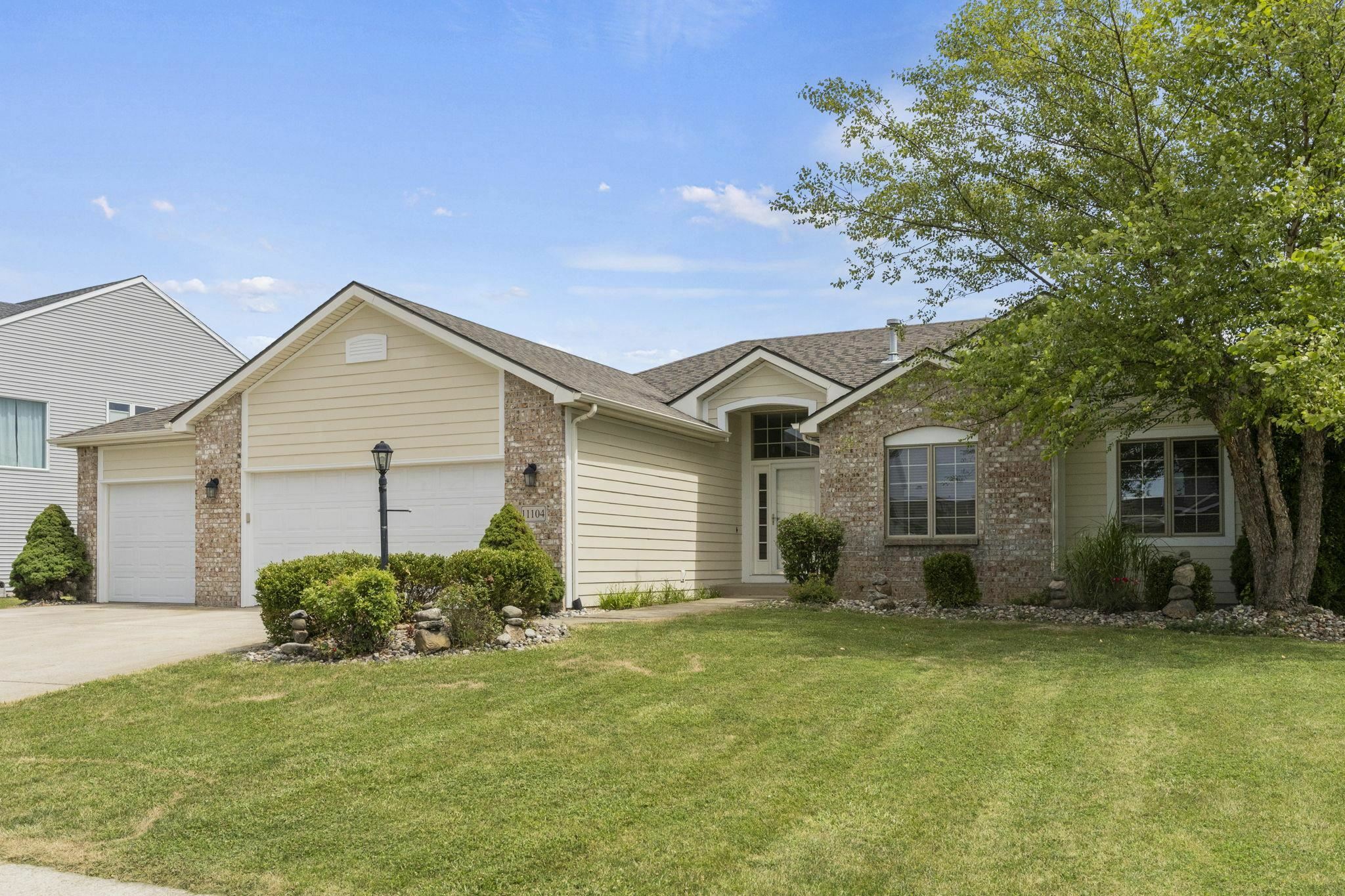 Property Photo: 11104 Rivendell Cove IN 46783