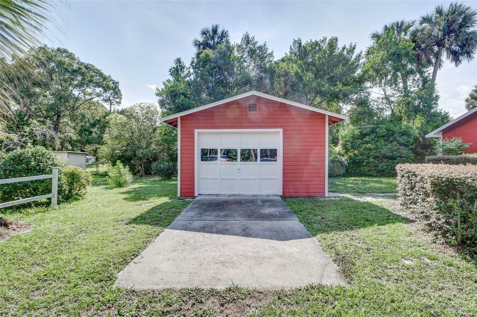 Property Photo:  325 E French Avenue  FL 32763 