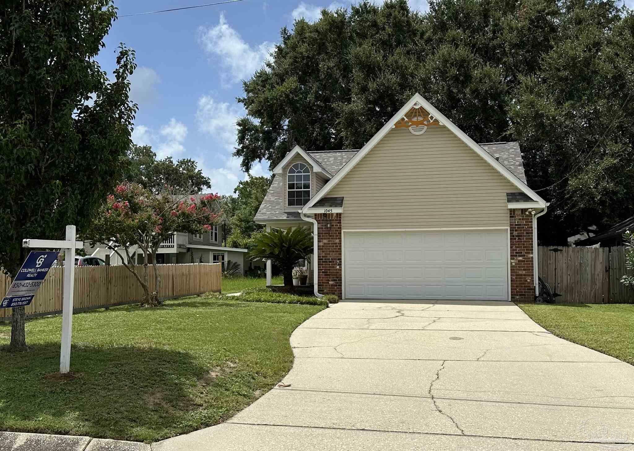 Property Photo: 1045 E Maxwell St FL 32503