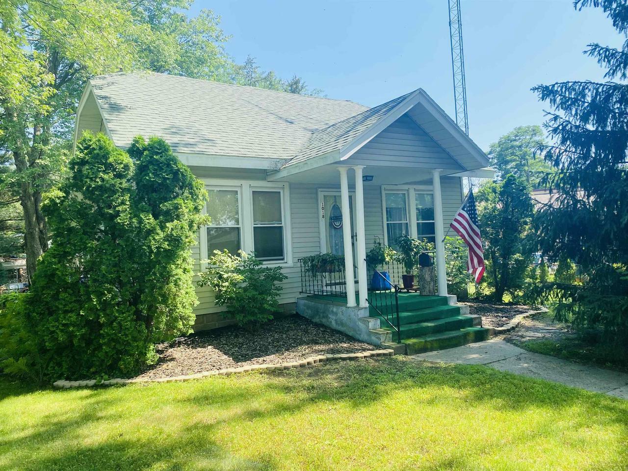 Property Photo:  1018 Elm Street  WI 53965 