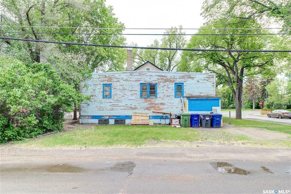 Property Photo:  120 25th Street  SK S7L 0C1 