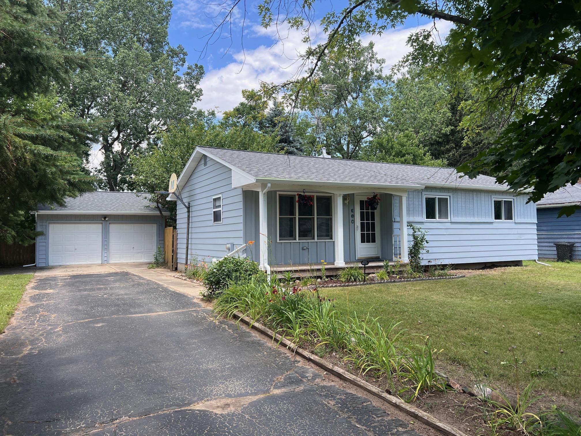 Property Photo:  314 Oak Park  MI 48872 