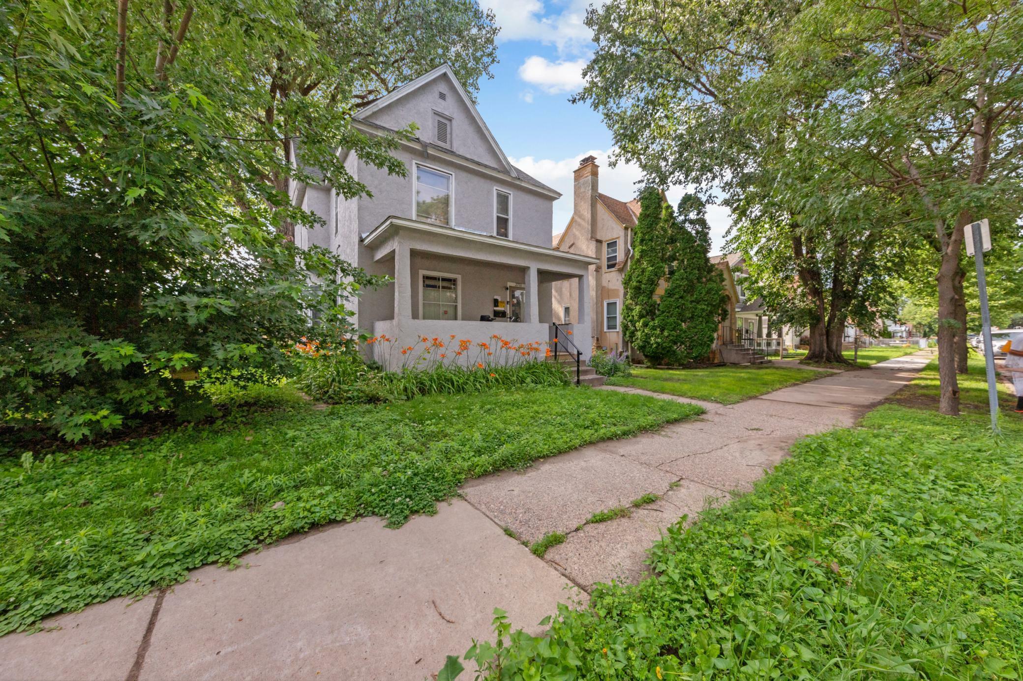 Property Photo:  2711 Oliver Avenue N  MN 55411 