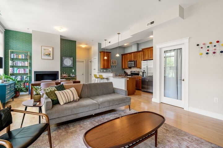 69 Bolton St 301  Cambridge MA 02140 photo