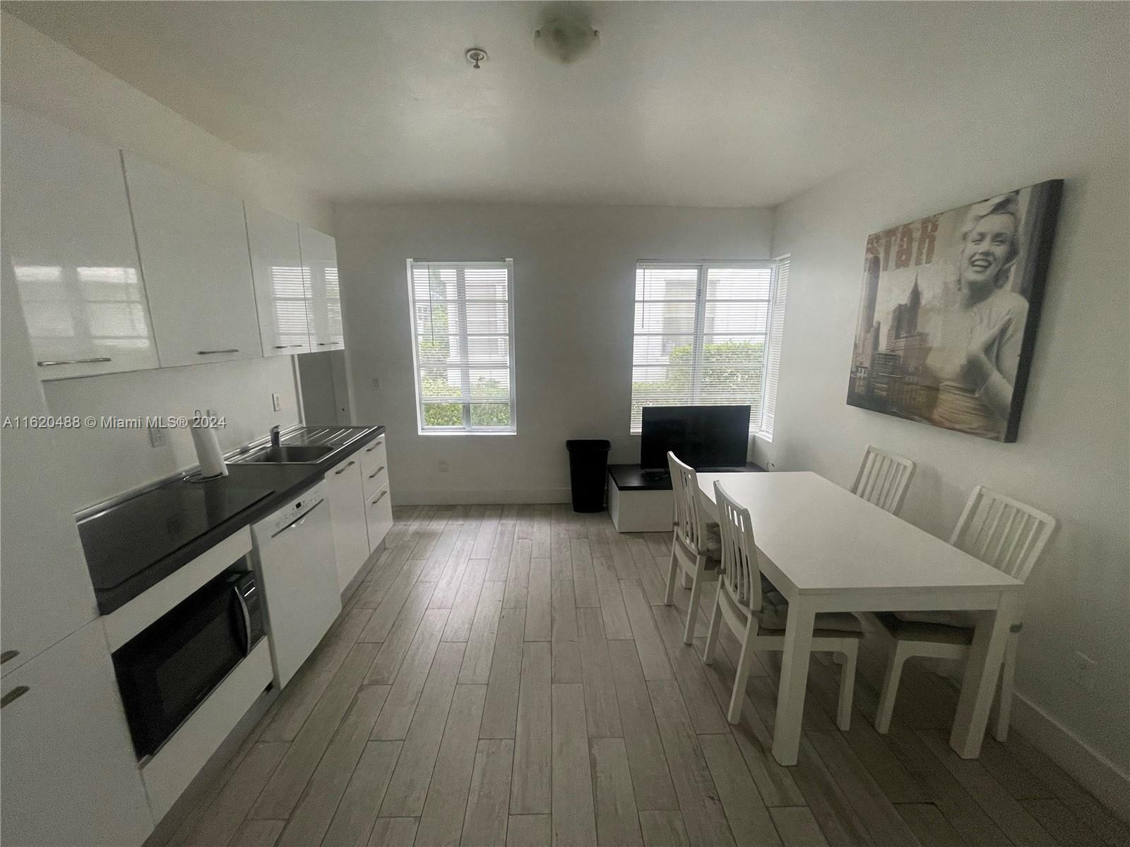 Property Photo:  811 Jefferson Ave 104  FL 33139 