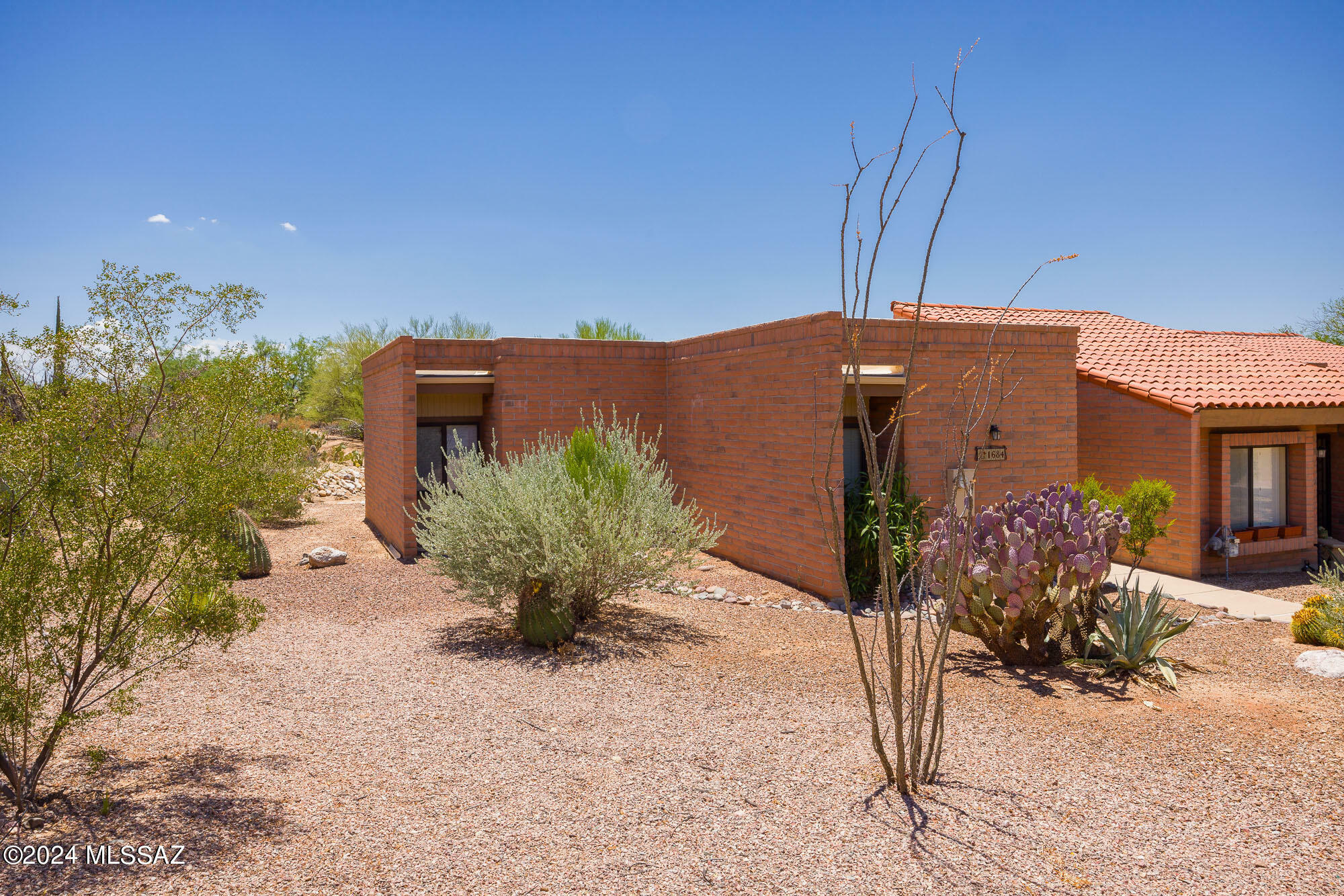 Property Photo:  1684 W Dalehaven Circle  AZ 85704 