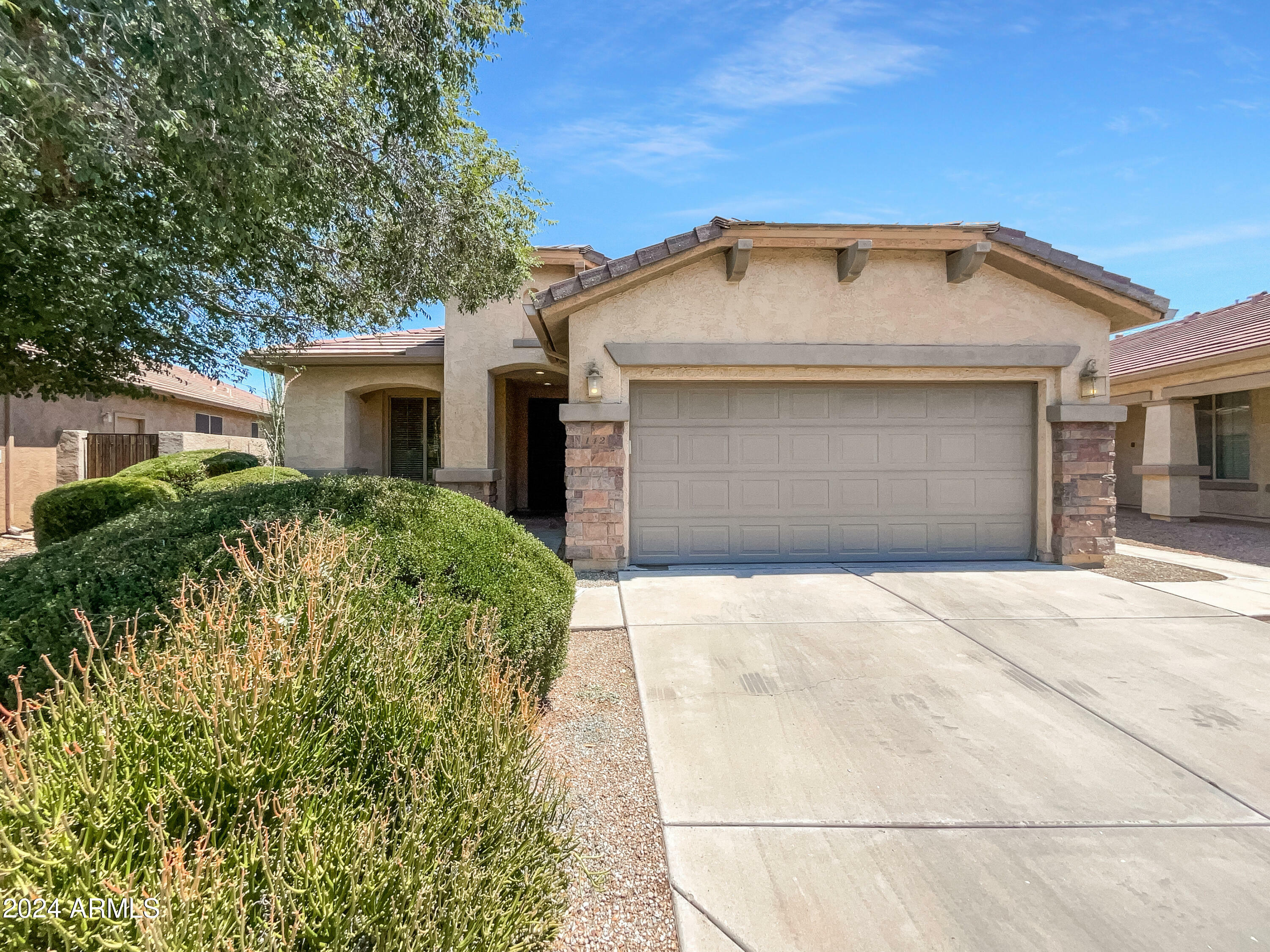 Property Photo:  142 W Latigo Circle  AZ 85143 