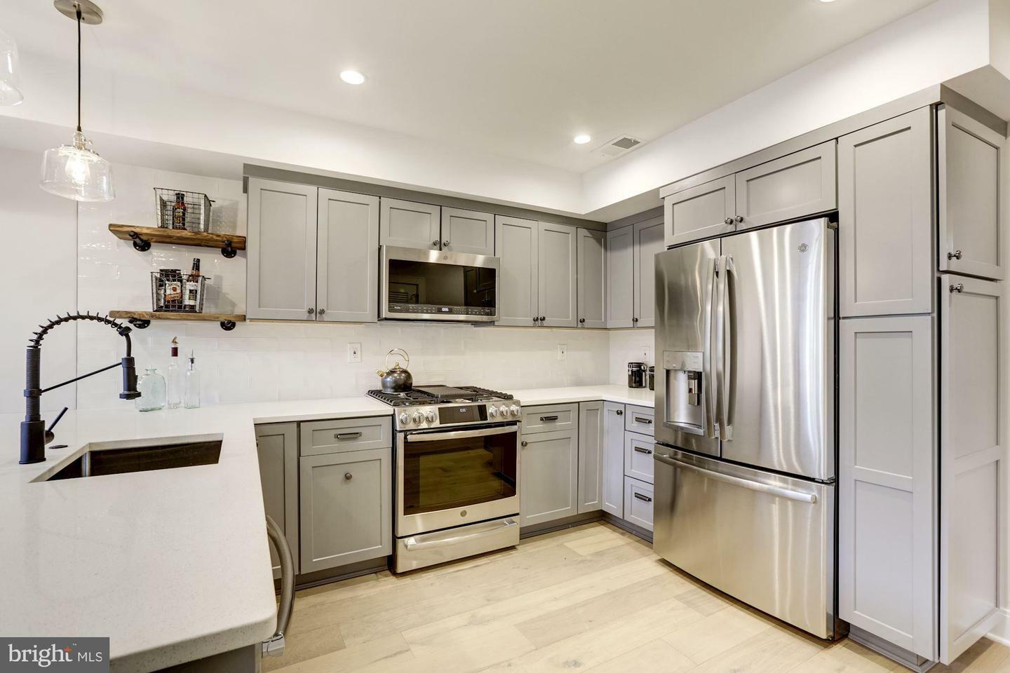 Property Photo:  427 Newton Place NW A  DC 20010 