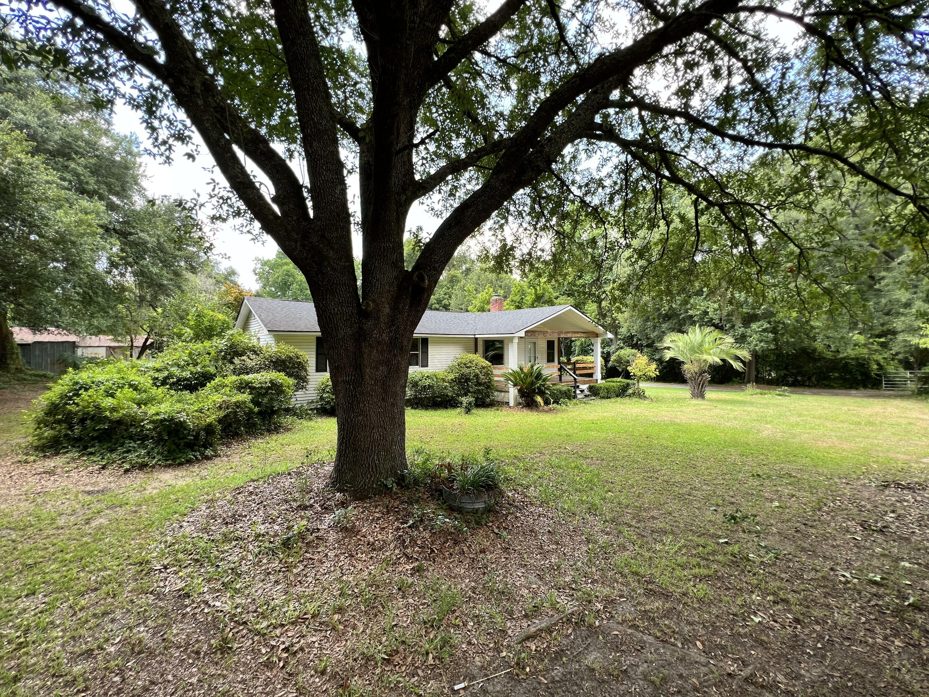Property Photo: 1005 Kirby Drive SC 29461